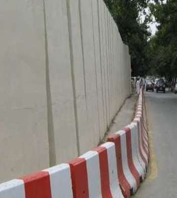 Installed anti-blast wall